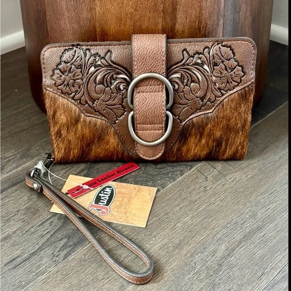 Justin Boots Wristlet/Wallet,Hair hide,bone inlay,magnetic close,genuine leather - Picture 1 of 11